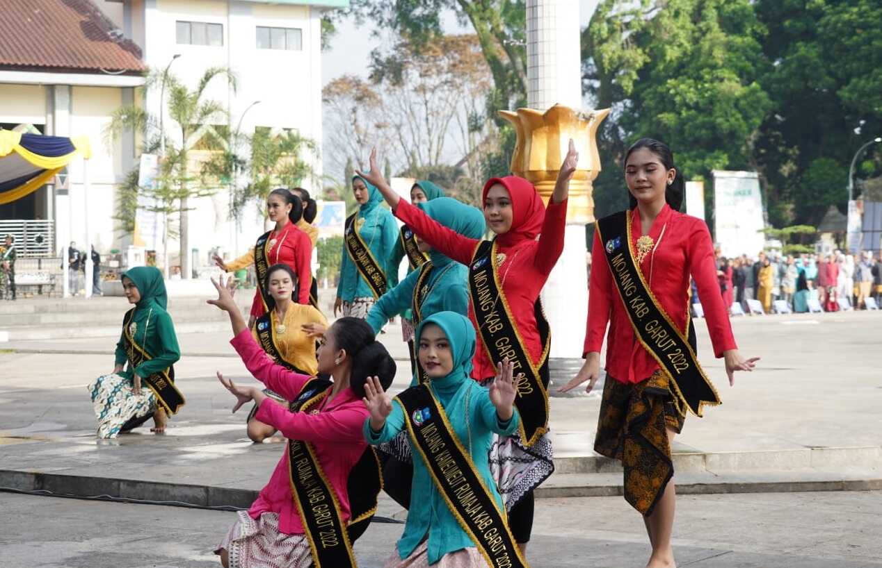 Sampurasun Dance Tampil Menyambut Tamu Undangan Hari Jadi Garut Ke-210